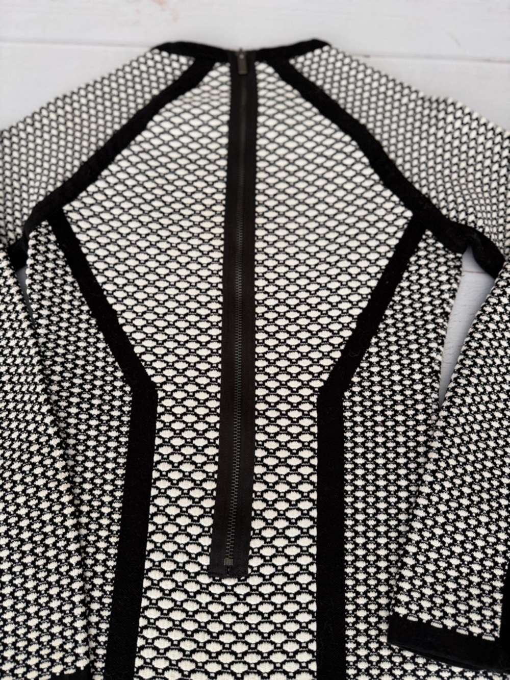 BCBG Max Azria Black White Geometric Jacquard Bodycon Mini Dress M NWT - Picture 9 of 11